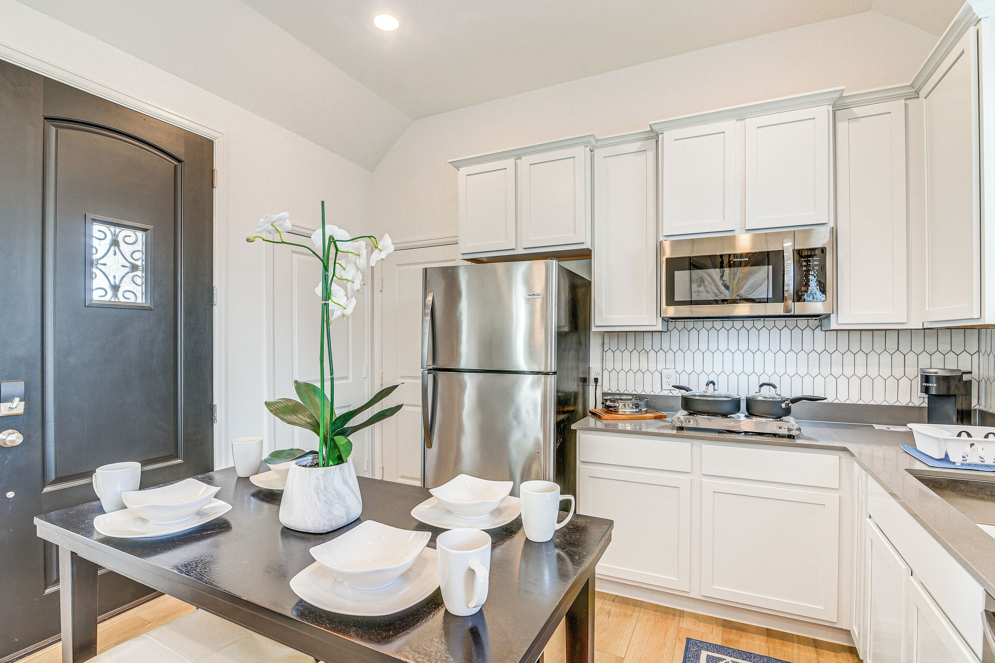 Frigorifero, microonde, lavastoviglie, macchina per tè/caffè