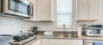 Rosenberg Apartment, 10 Mi to Smithers Lake