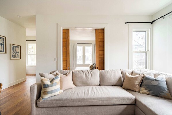 TV, offices - Historic 6BR - Walk to NW Shops - Sleeps 12 (Portland)