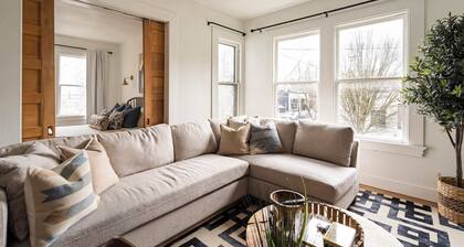 Historic 6BR - Walk to NW Shops - Sleeps 12