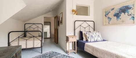 6 habitaciones, tabla de planchar con plancha, cuna de viaje y wifi