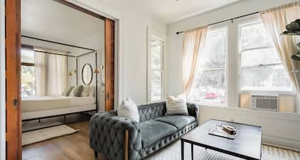 Bright & Stylish Alphabet District Suite | NW 23rd