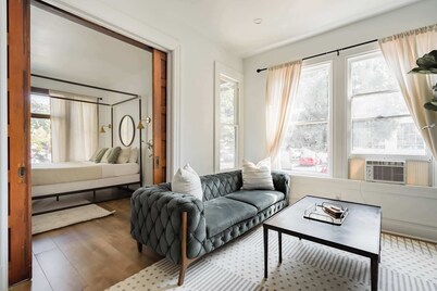 Bright & Stylish Alphabet District Suite | NW 23rd