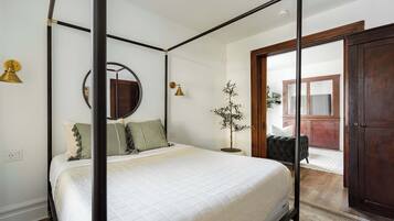 1 bedroom, iron/ironing board, travel crib, WiFi