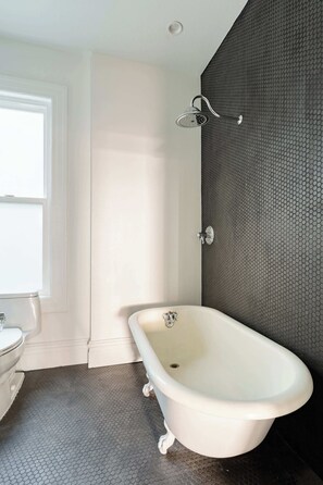 Bruser, hårtørrer, håndklæder