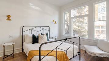 1 dormitorio, tabla de planchar con plancha, cuna de viaje y wifi