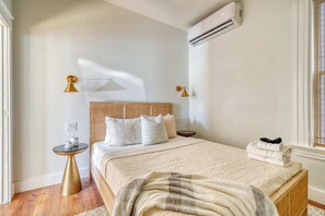 1 bedroom, iron/ironing board, travel cot, WiFi