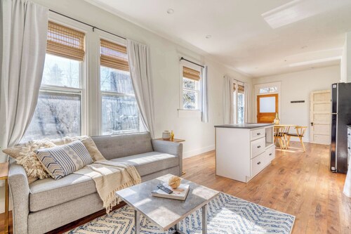 1BR • Fast WiFi • Walk to Dining & Breweries