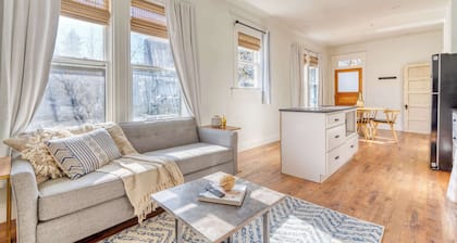 1BR • Fast WiFi • Walk to Dining & Breweries