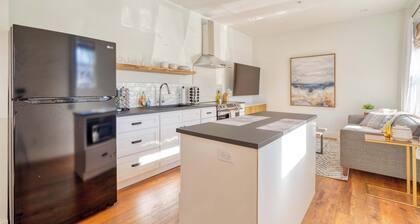 1BR • Fast WiFi • Walk to Dining & Breweries