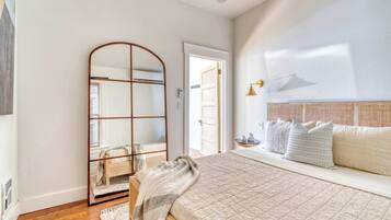 1 bedroom, iron/ironing board, travel cot, WiFi