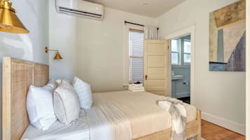 1 bedroom, iron/ironing board, travel crib, WiFi