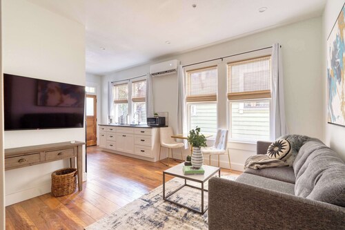 1BR - Boutique Flat - Prime NW Location