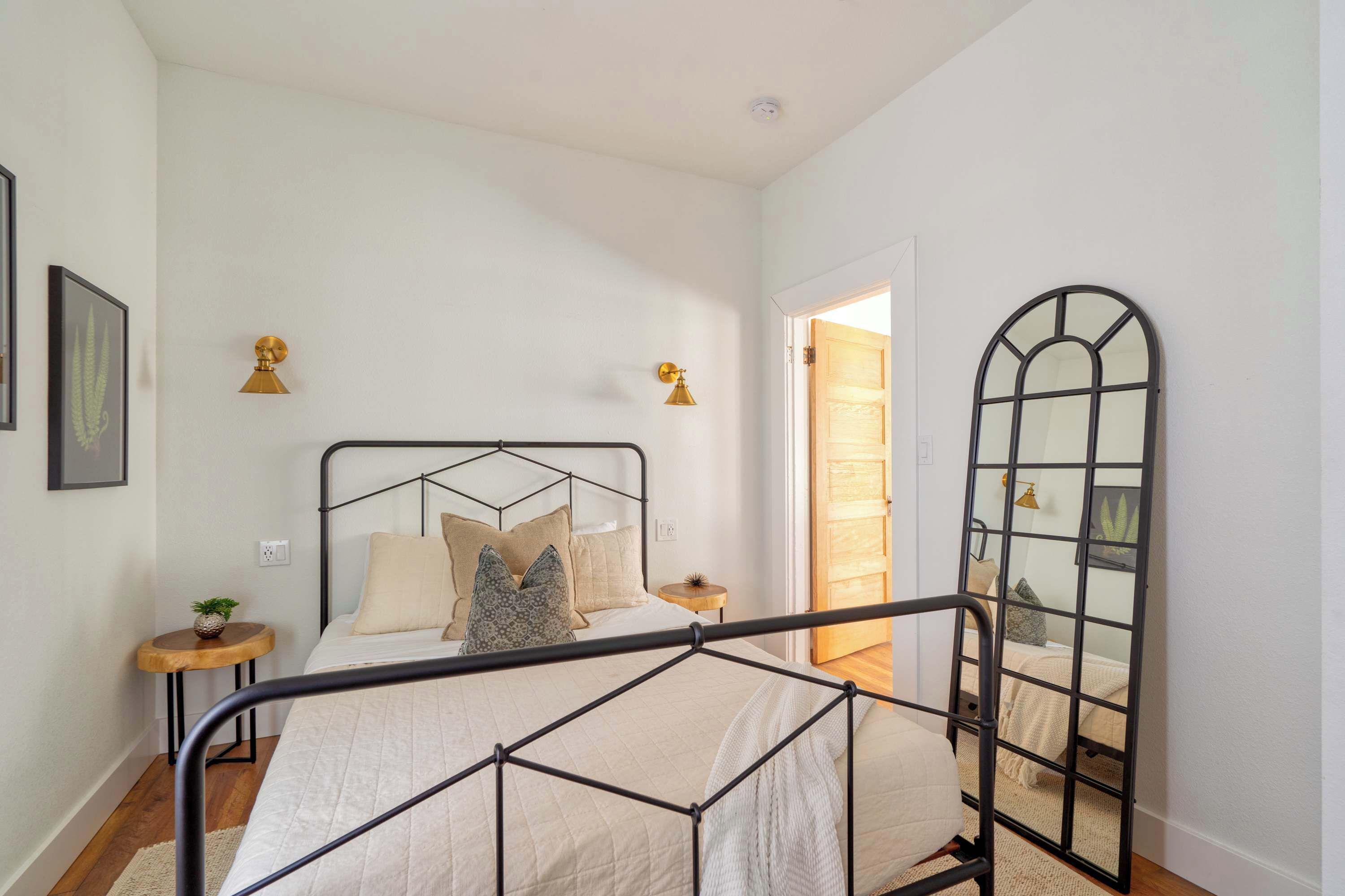 1 habitación, tabla de planchar con plancha, cuna de viaje y wifi 