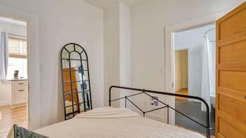 1 habitación, tabla de planchar con plancha, cuna de viaje y wifi