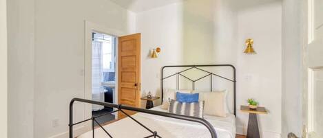 1 bedroom, iron/ironing board, travel cot, WiFi