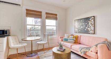 Bright 1BR - Walk to Coffee, Food & Shopping