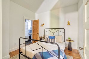 1 chambre, fer et planche à repasser, lit parapluie, Wi-Fi