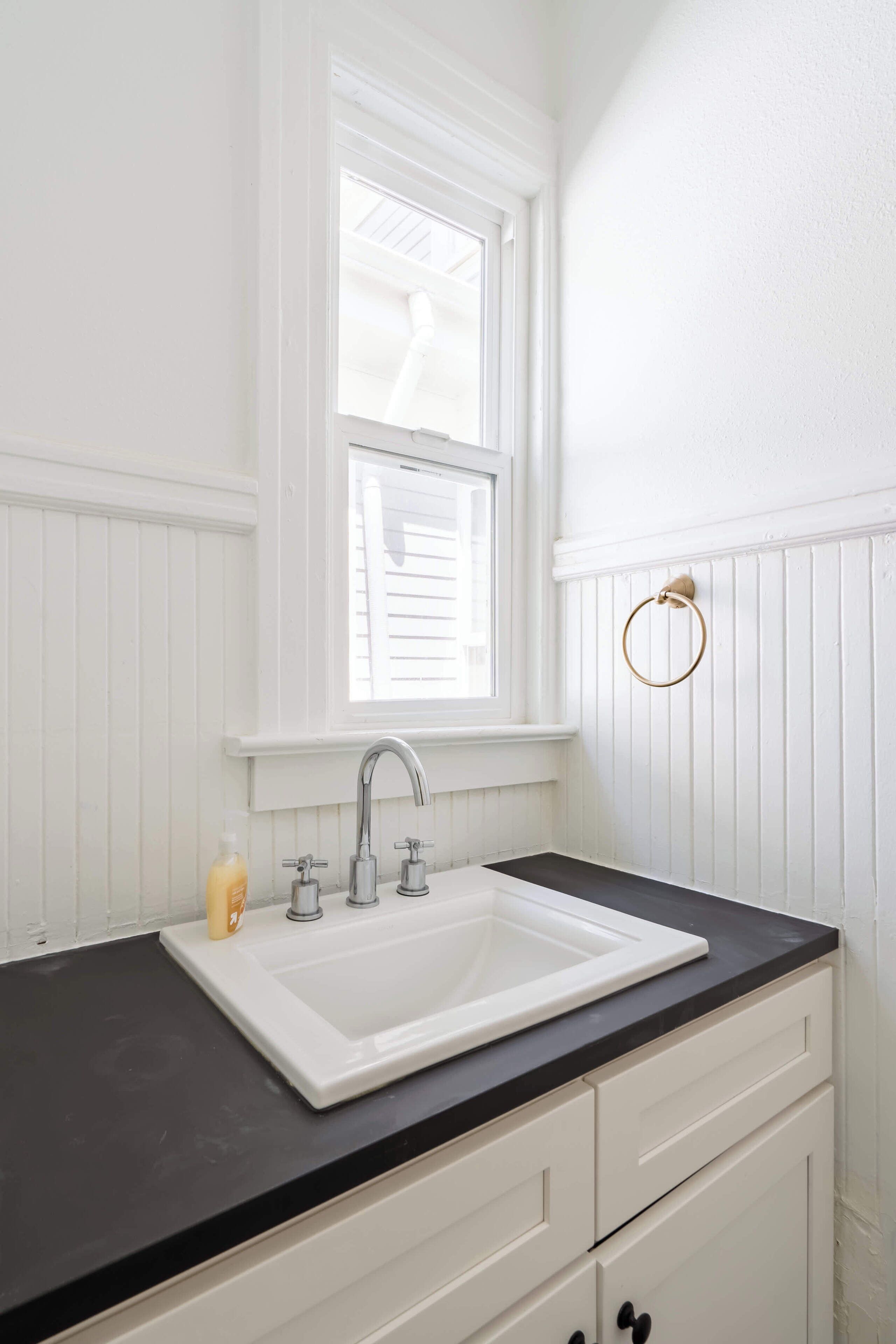 Regadera, secadora de cabello, toallas 