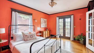 4 slaapkamers, een strijkplank/strijkijzer, reisbedje, wifi