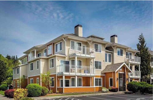 Clean Stunning Condo in Sammamish