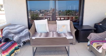 Cozy 1-bedroom, Full bath, full kitchen. Beautiful ocean Views!