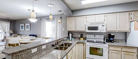 Refrigerador, microondas, horno, placa de cocina