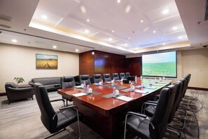 A conference room with a long table, multiple chairs, a projector screen, and a large window. - Ordos Aili Hotel (Beijing Jinbao Street) (Beijing)