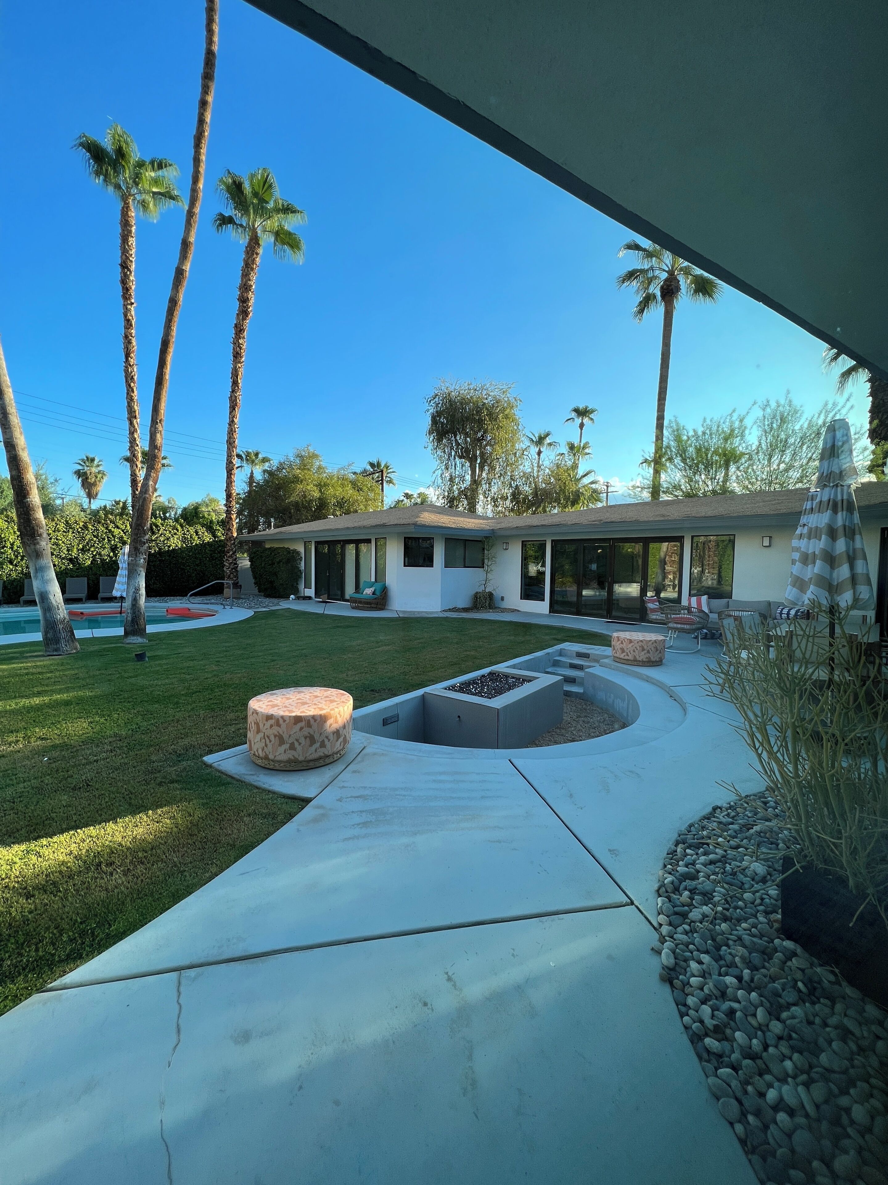 The Mesa Oasis; 5-bedroom house in Palm Springs with Pool, AC, WiFi