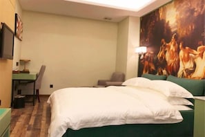 A hotel room with a bed, a desk, a chair, and a large painting on the wall. - Rui'an Antai Business Hotel (Wuyue Square Branch) (Rui'an)