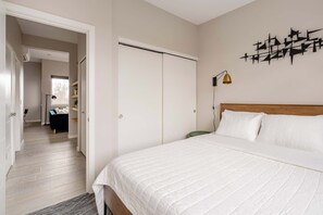 2 habitaciones, tabla de planchar con plancha, cuna de viaje y wifi