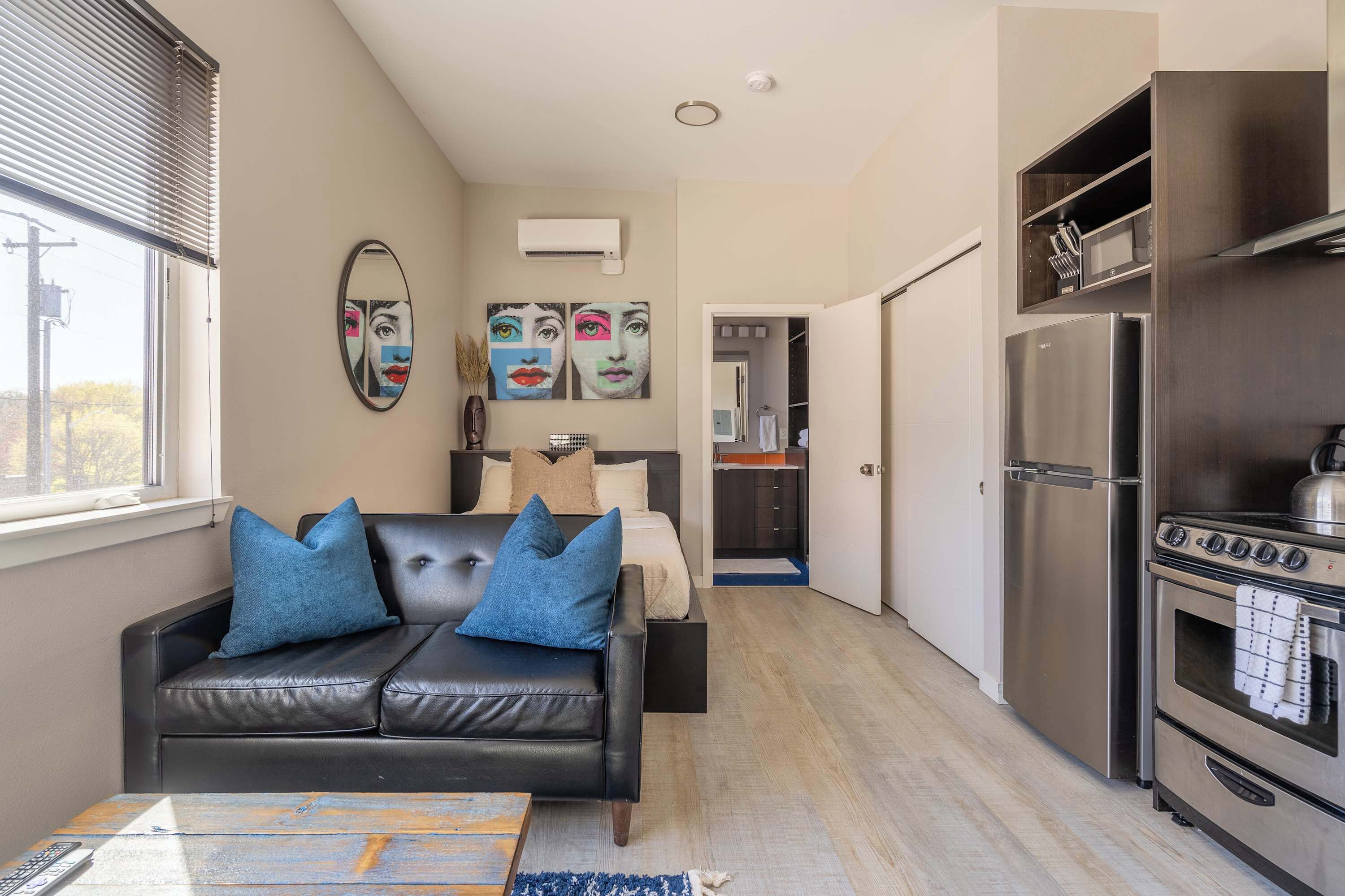 Televisión y oficina 