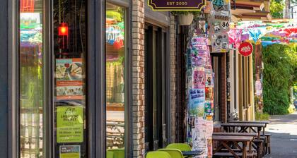 Sleek Studio • Food Cart Row & Vintage Shops