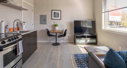 Sleek Studio - Food Cart Row & Vintage Shops