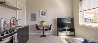 Sleek Studio - Food Cart Row & Vintage Shops