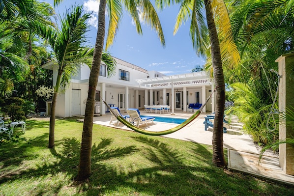 Exterior - A Guest Dream Villa Blue at Punta Cana Village! (Punta Cana)