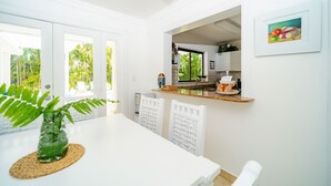 Biệt thự, 3 phòng ngủ, hồ bơi riêng, quang cảnh hồ bơi | Phòng ăn