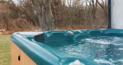 Sandbanker Suite | West Lake | 2 Bedrooms | Hot Tub