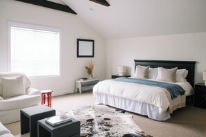 4 bedrooms, WiFi, bed sheets - Rosebend Farmhouse | Bloomfield | Hot Tub 4 Bedrooms (Bloomfield)