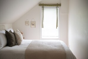 4 bedrooms, WiFi, bed sheets