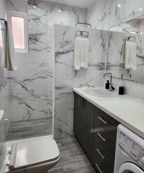 Shower, hair dryer, towels, soap - Loft apartment in Kos (Kefalos)