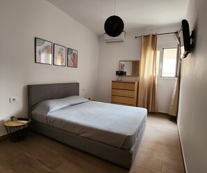 2 bedrooms, iron/ironing board, free WiFi, bed sheets