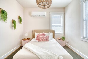 1 chambre, fer et planche à repasser, lit parapluie, Wi-Fi