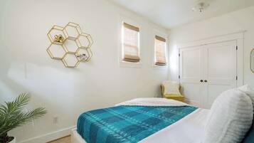 1 bedroom, iron/ironing board, travel cot, WiFi