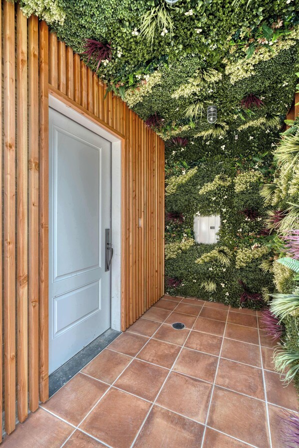 Exterior detail - Modern Spanish 3BR | Steps to Mississippi (Portland)