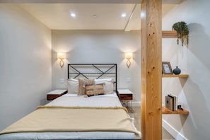 3 bedrooms, iron/ironing board, travel cot, WiFi