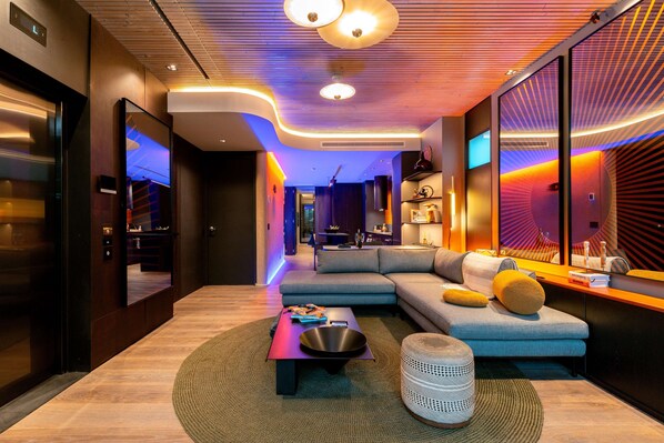 Smart TV, books, stereo