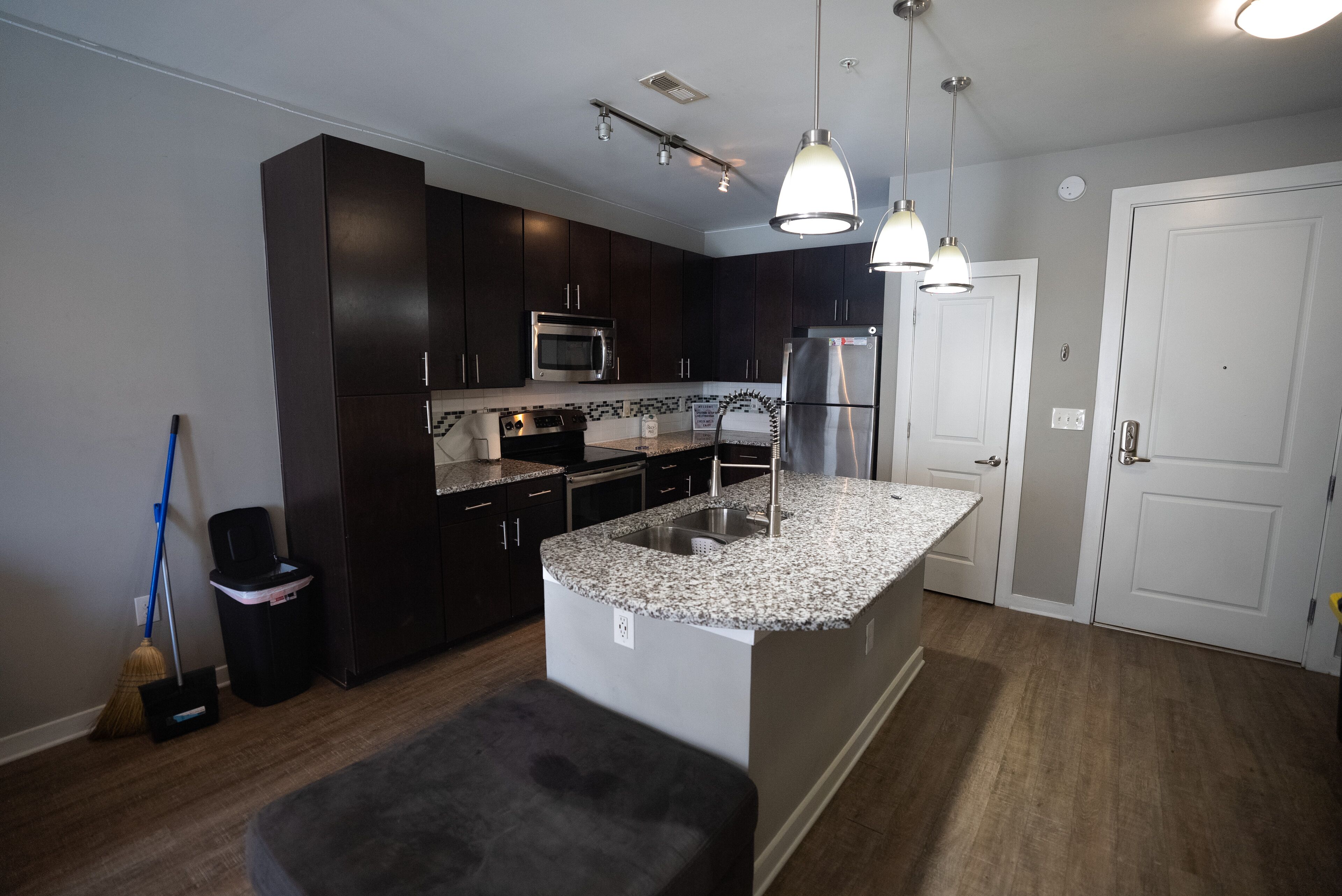 AJ’s Downtown Hideaway Cozy 1-bedroom apartment with AC, fitness room and WiFi