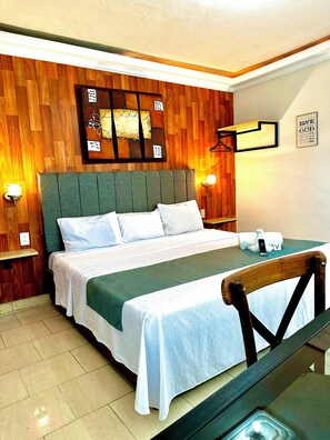 Standard Room | Individually furnished, desk, free WiFi, bed sheets - Hotel Mesón Velasco (Temascalcingo)