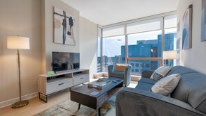 Luxury Apartment, Kitchen | Living area - Atlantic Station - AS-18H (Stamford)